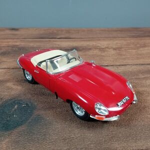Burago Jaguar E-Type 1961 Red Diecast Model Car 1/18 Scale Made in Italy Vintage